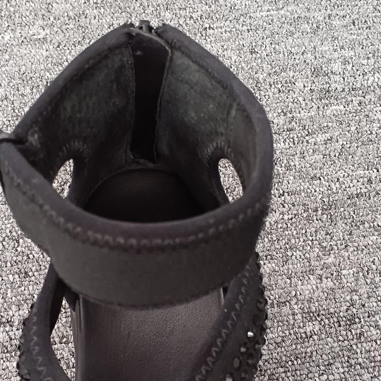 足首部分白っぽくなっております