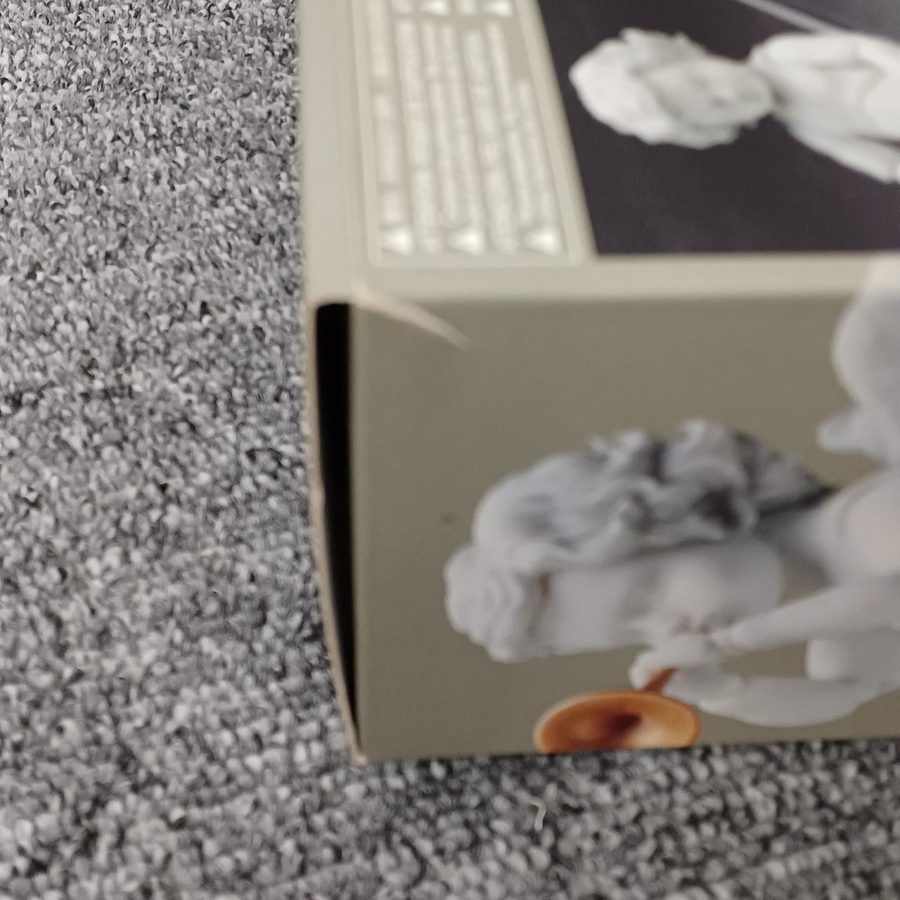 箱にダメージあります。