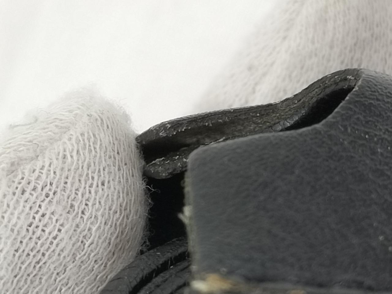 劣化の為、接着剥がれ有り