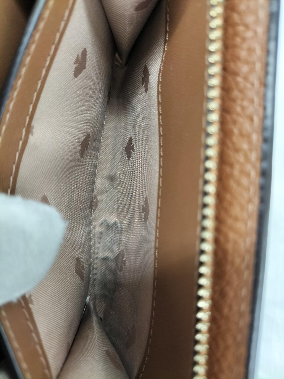 コインケース内汚れ有り