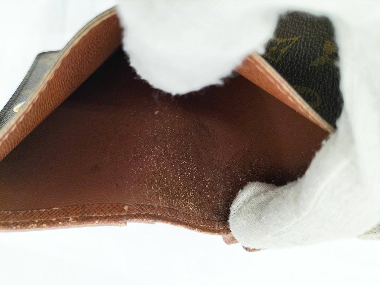 札入れ部分目立つダメージあります