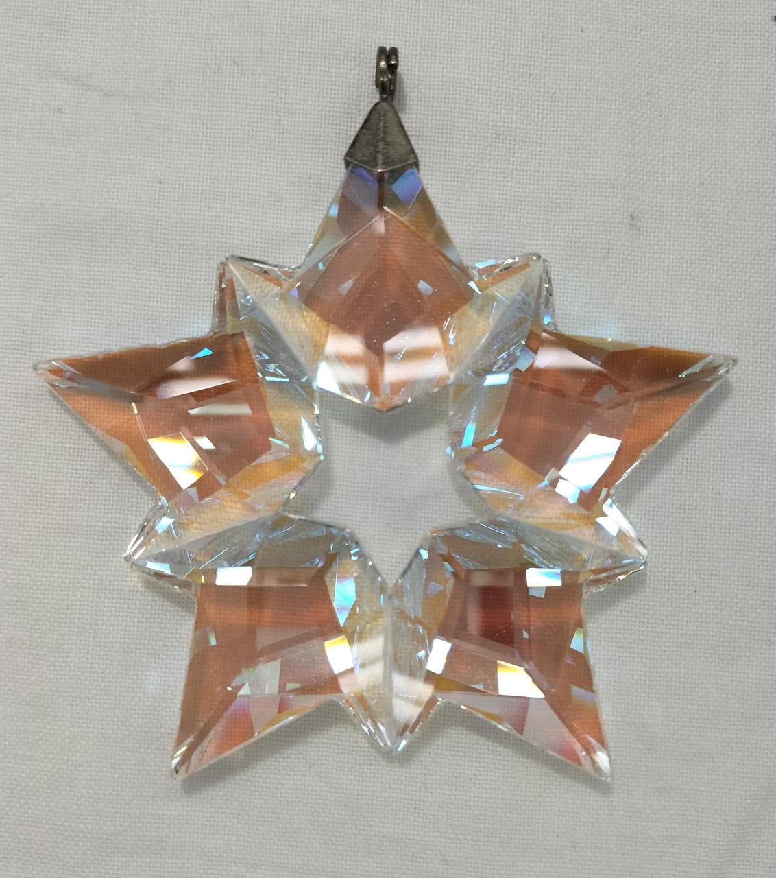 光の当たり方で色が変わります。