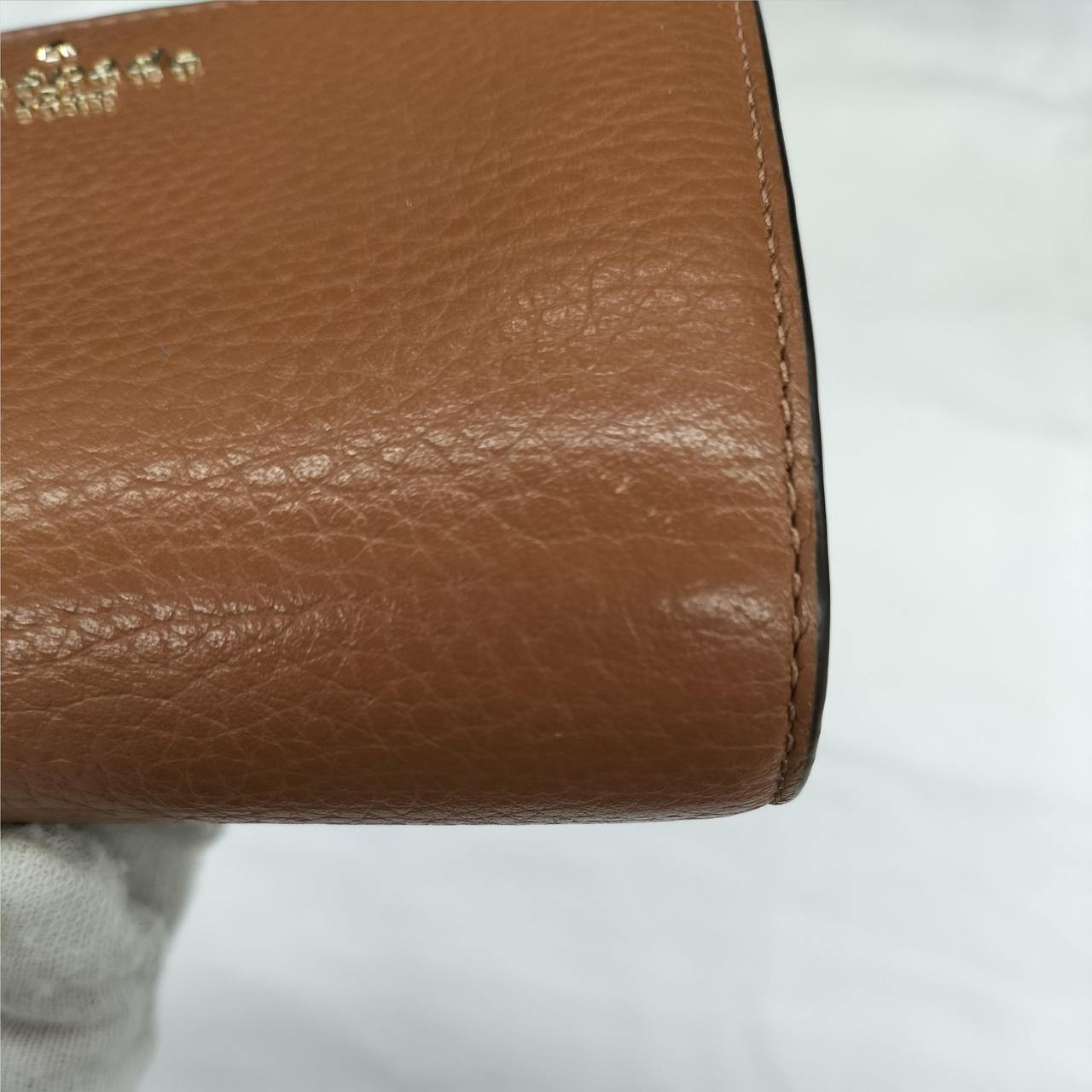 若干スレや傷がございます。