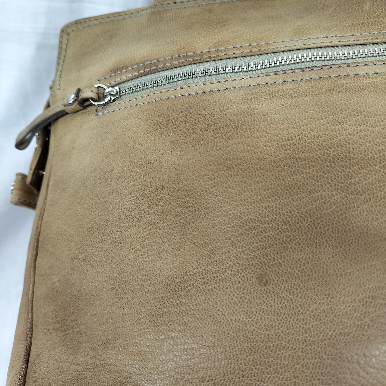 シミや変色等ご使用感がございます。