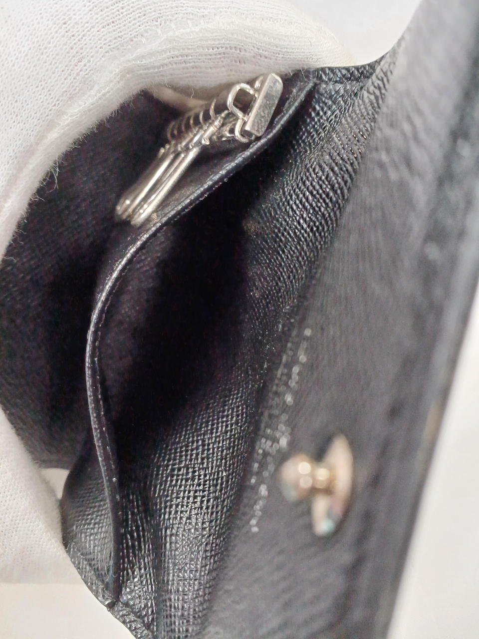 中ややベタつき