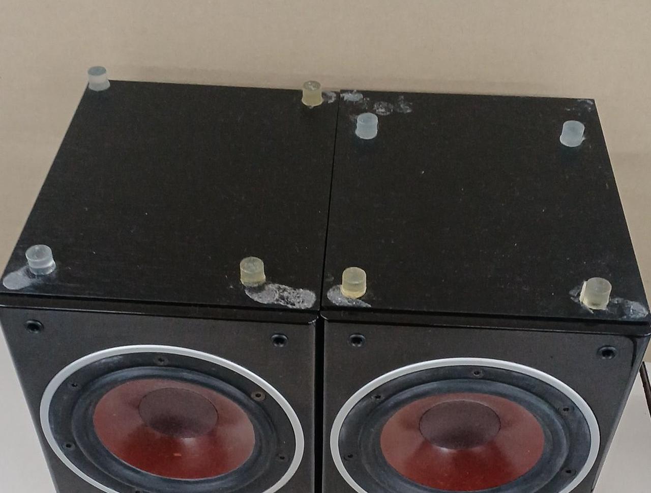 底部ゴム脚がずれています