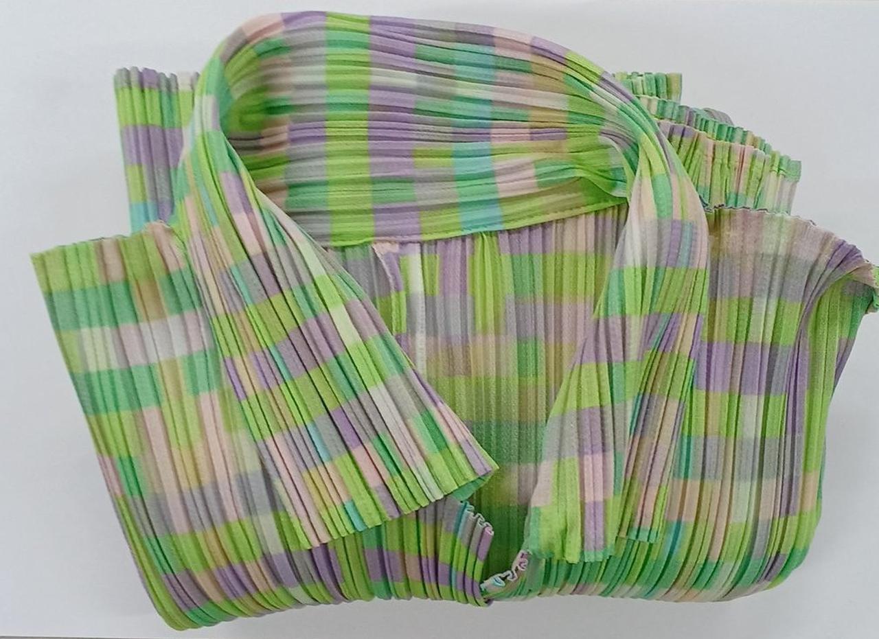 プリーツプリーズ　デザインシャツ　個性的　グレー系　美品 プリーツプリーズ デザインシャツ 個性的 グレー系 美品 PLEATS