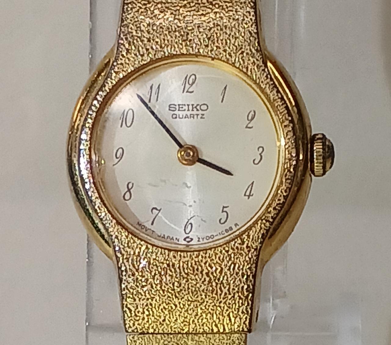 風防下部あたりにキズあり