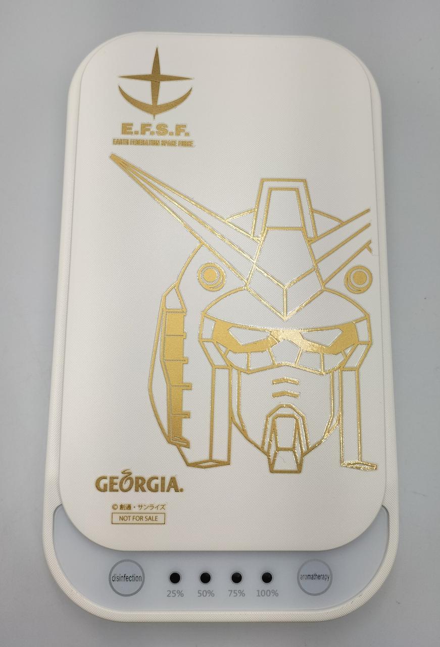 白の配色に金色のガンダムがかっこいい♪