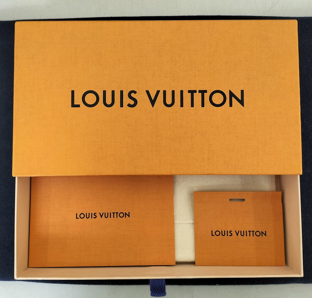 箱付属します。