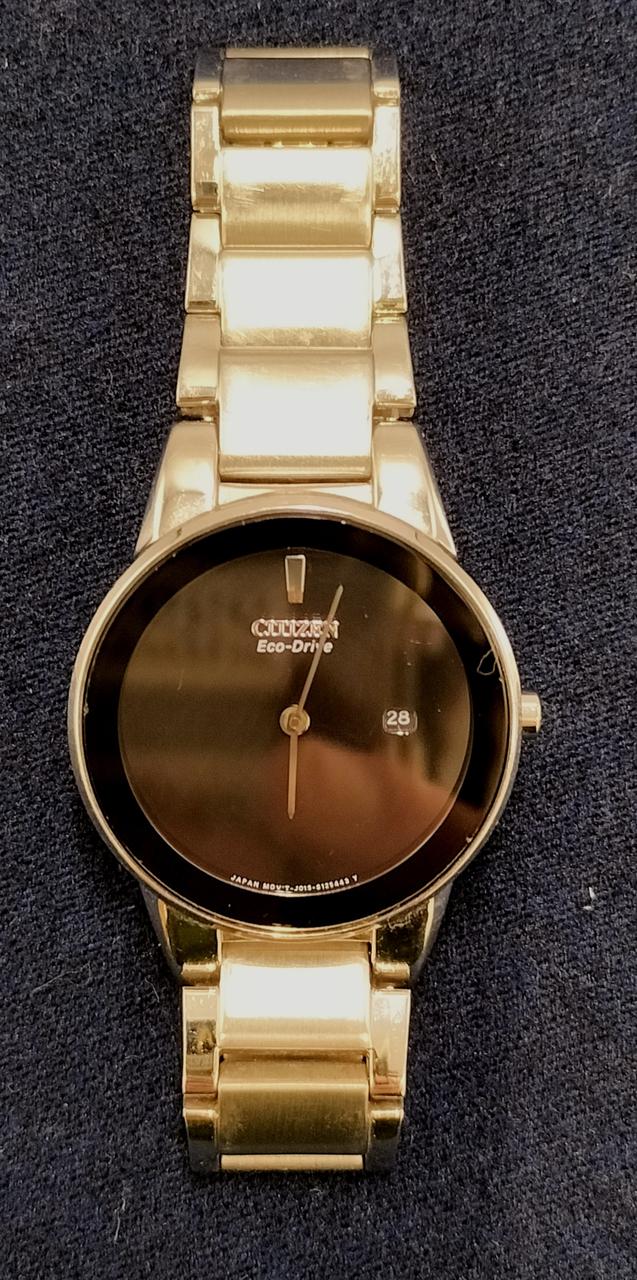 目立つキズ汚れはありません