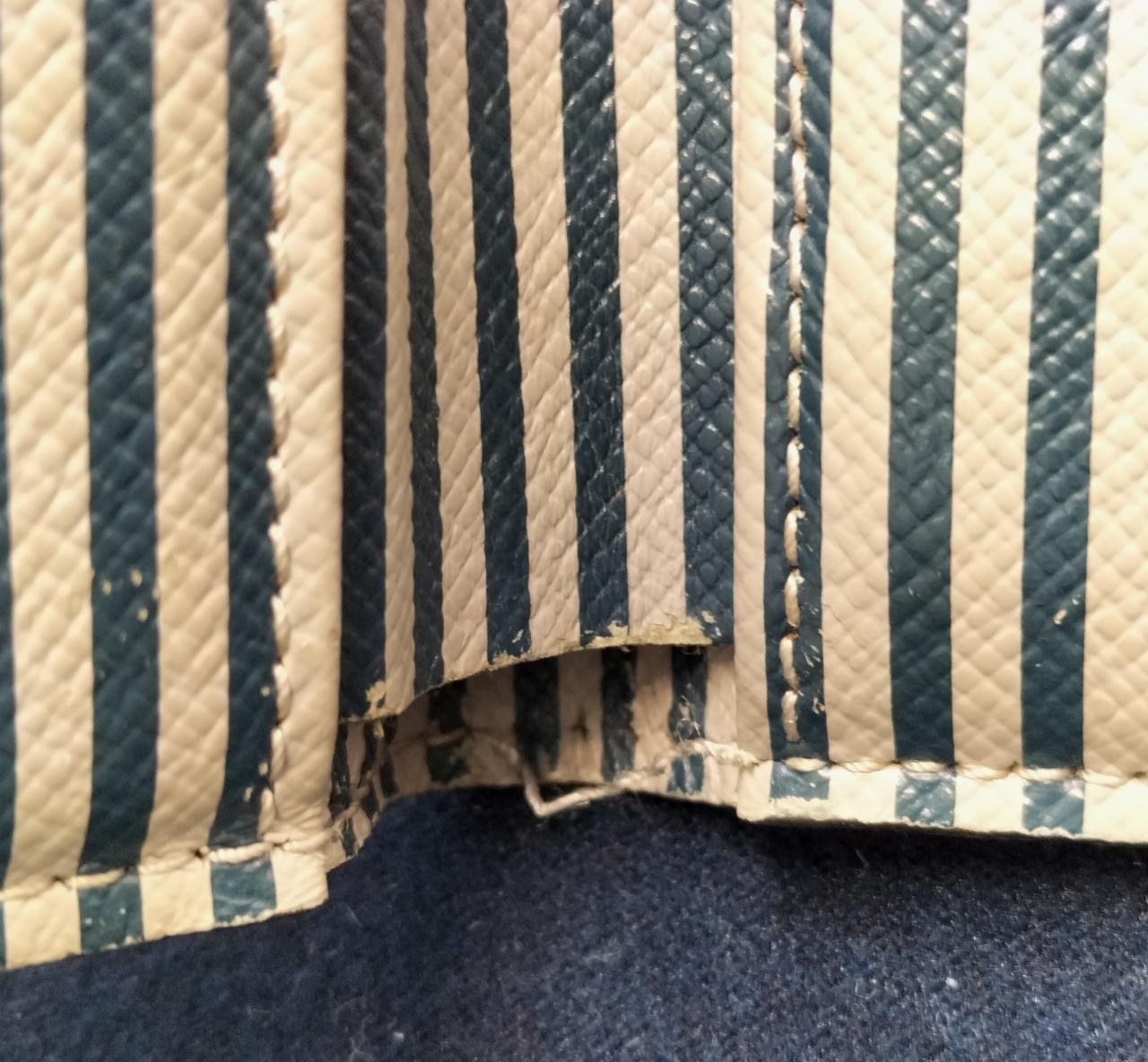 ほつれあります。