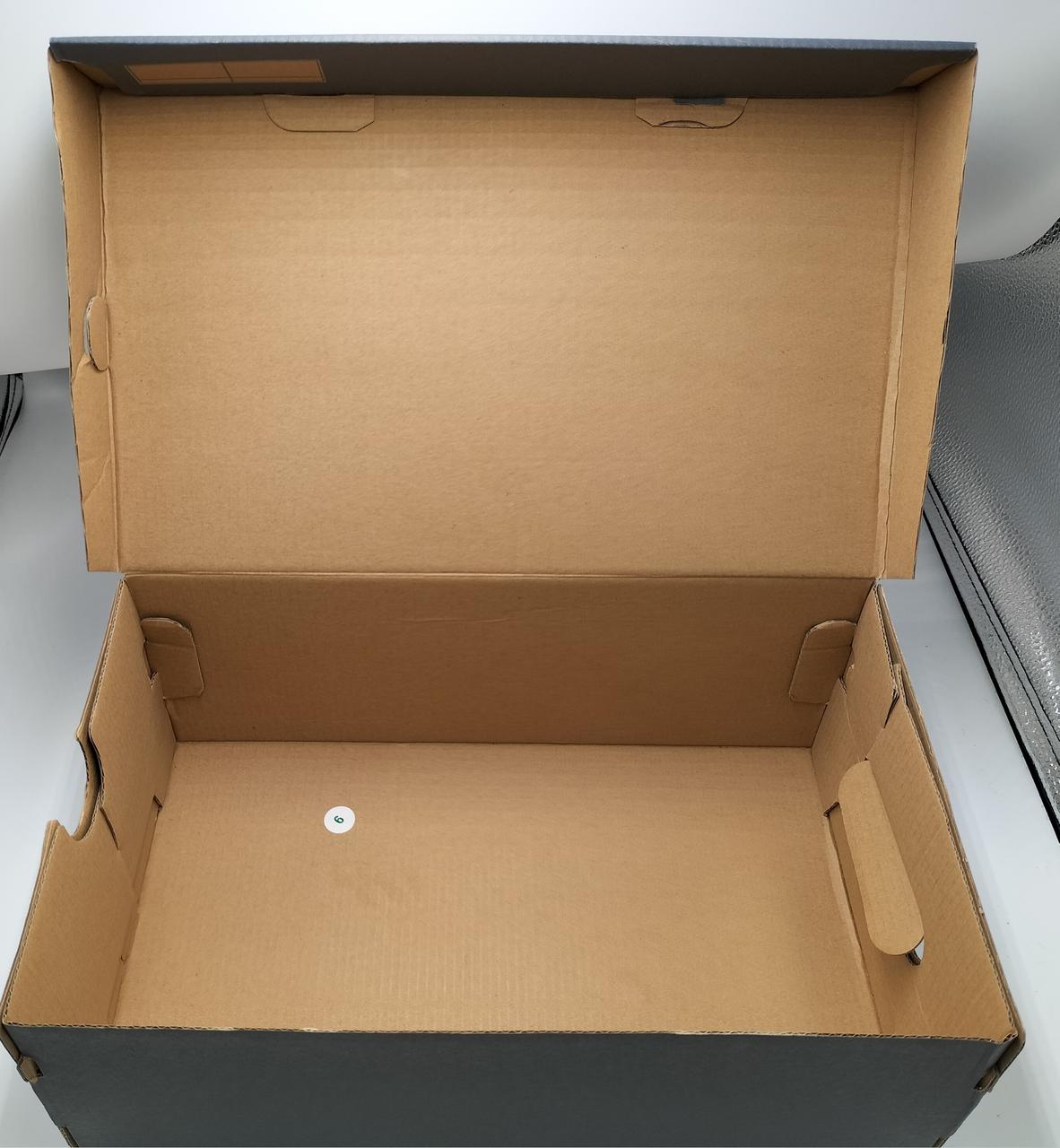 箱のみ付属品はありません。