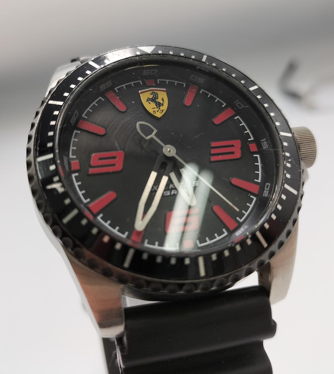 ガラス左手擦り跡あります。