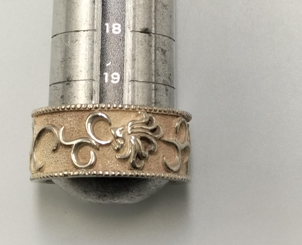 サイズは約20号。