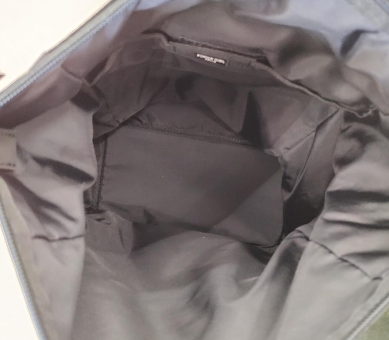 バッグ内はキレイです。