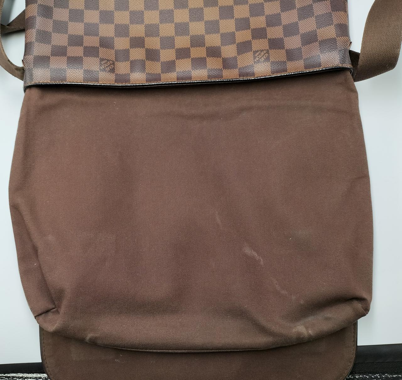 シミ汚れあります。