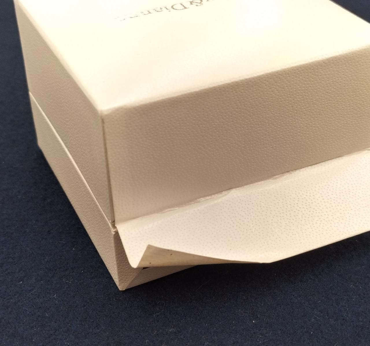 箱後部めくれ剥がれあります