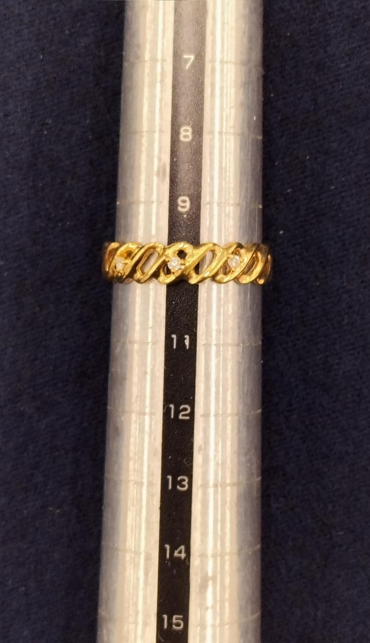 サイズは約10号。