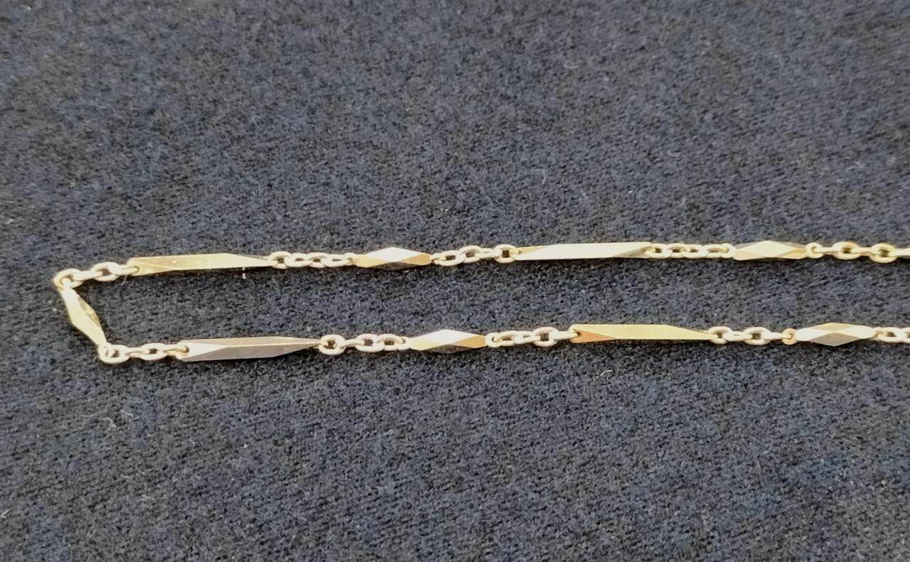 幅1mm〜1.5mmほど。