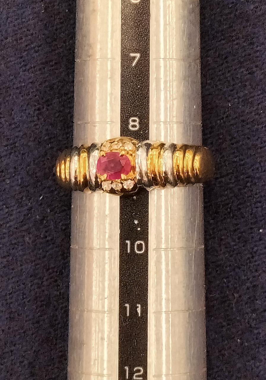 サイズは約9号。