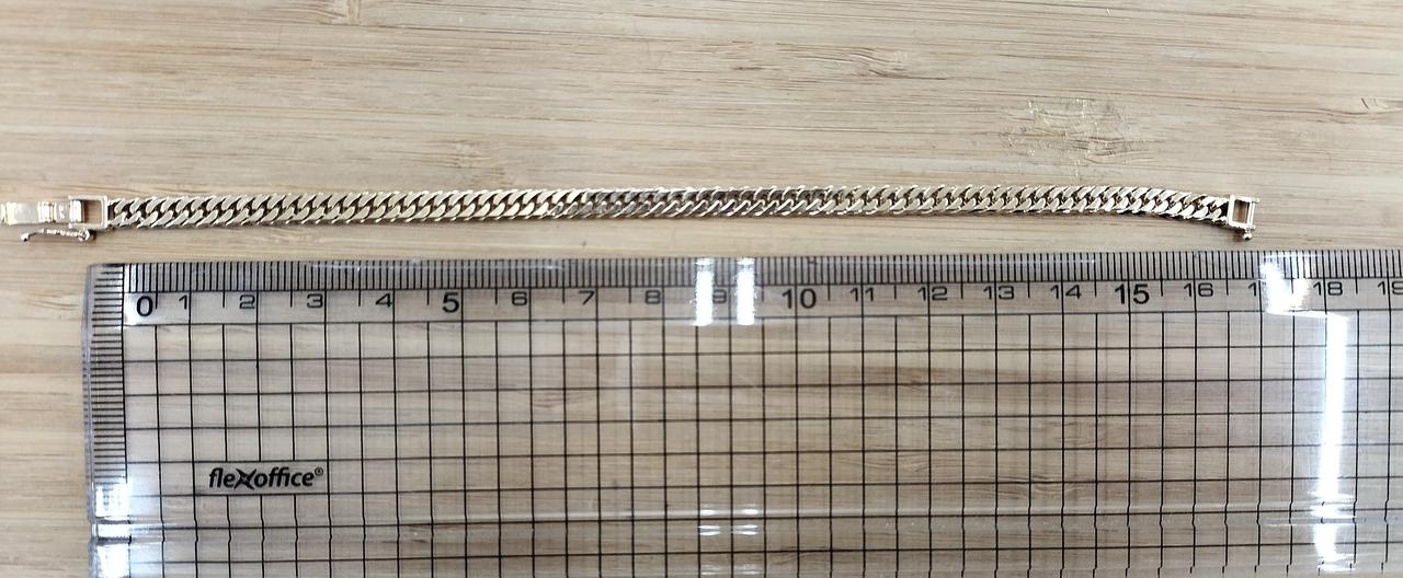 長さは約17cmほど。女性向けです。