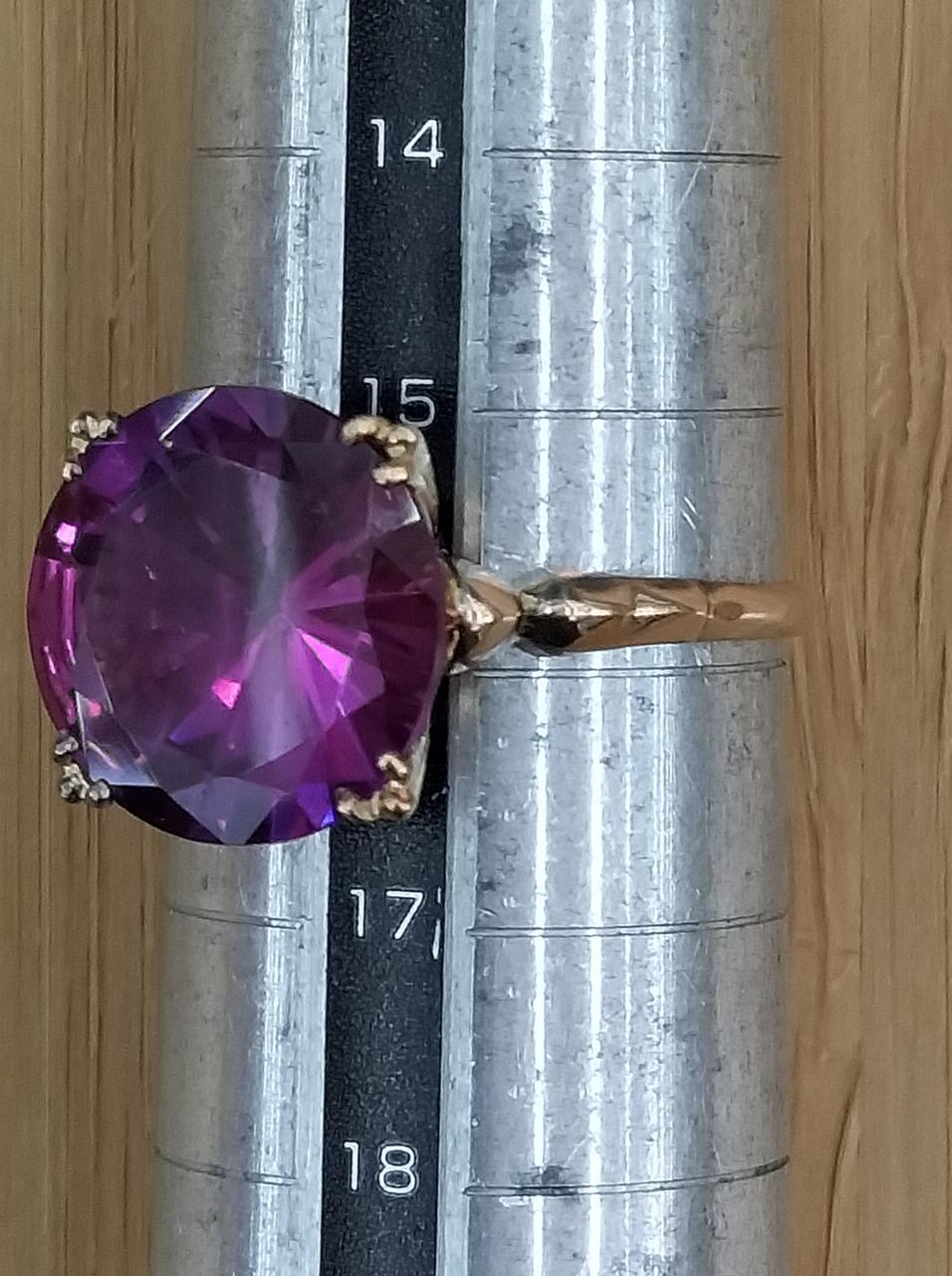 サイズ約16号。