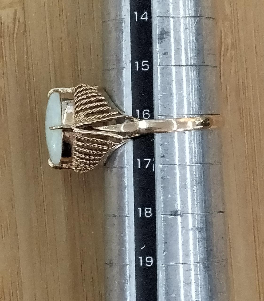 サイズは約16号。