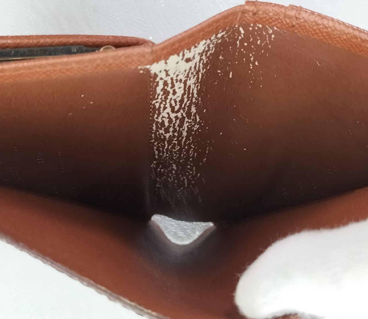 札入れダメージ。