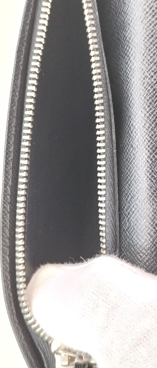 小銭入れもキレイです。