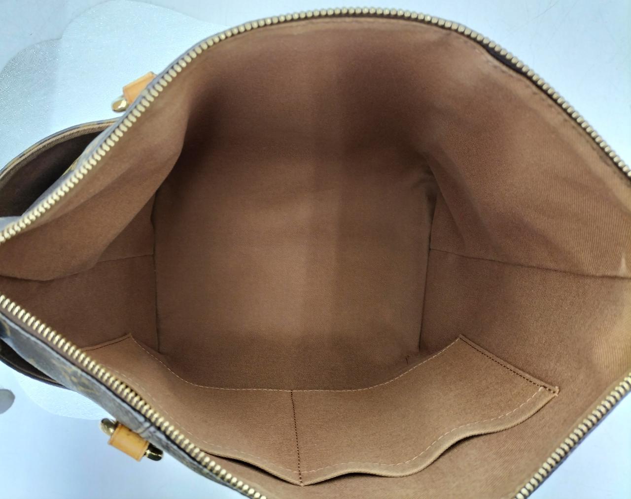 バッグ内はキレイです。