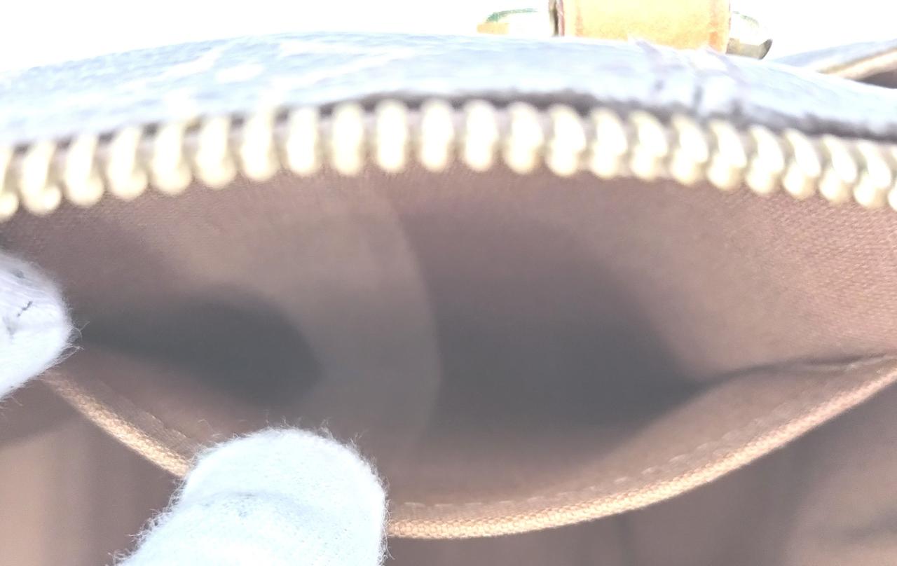 バッグ内ポケットもキレイです。