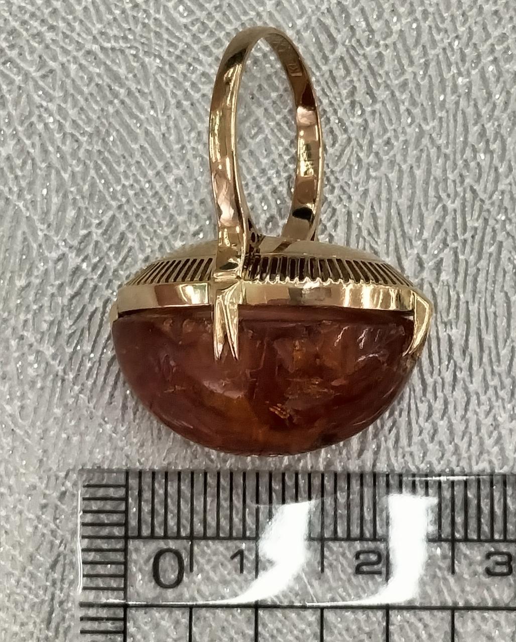 石は高さ2cmほど。