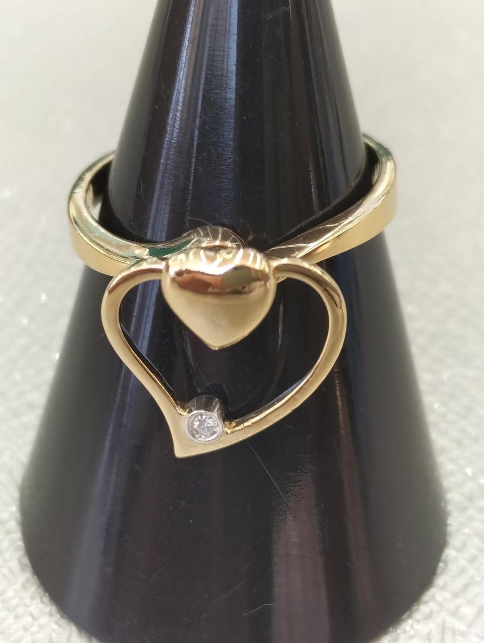 手前のハートは可動します。