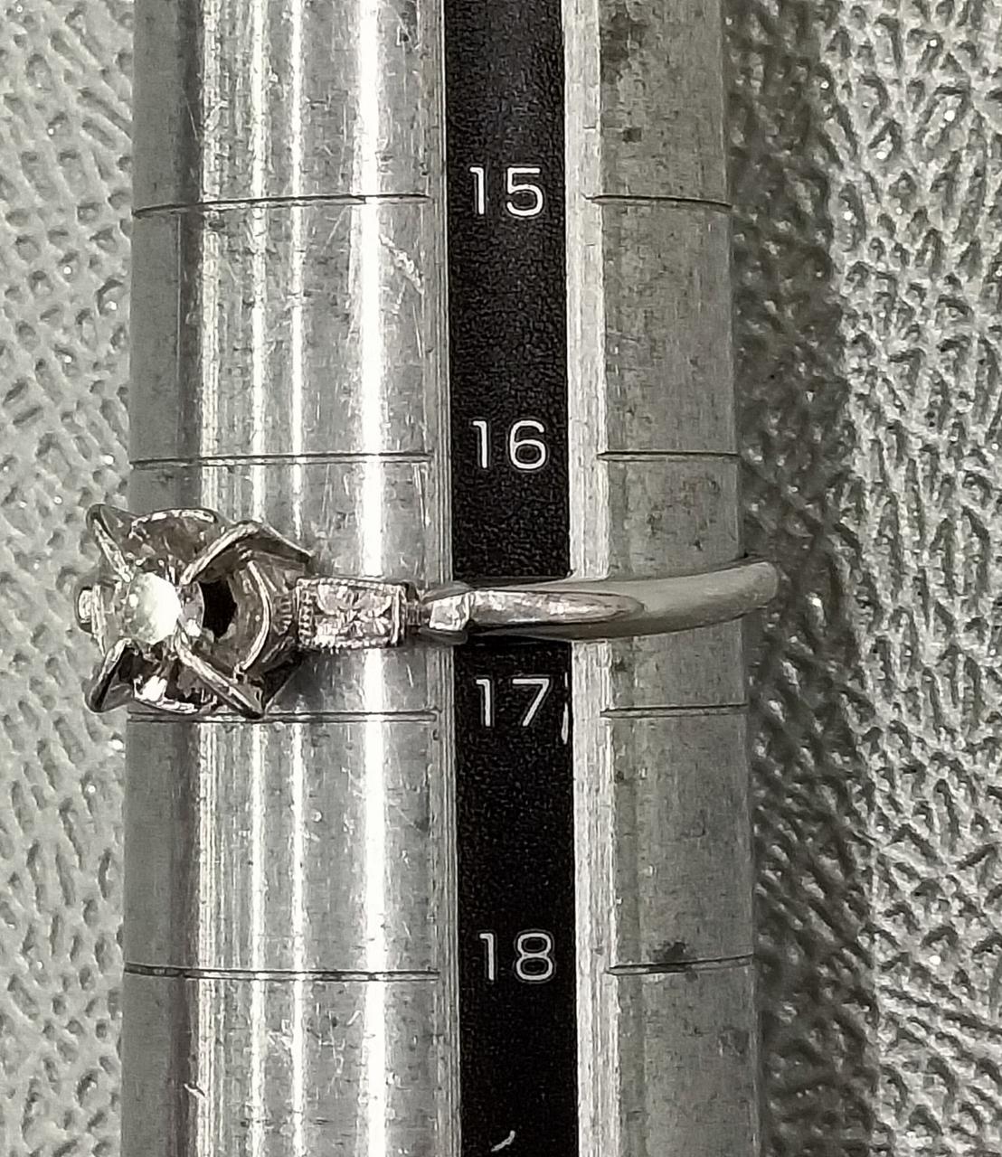 サイズは16.5号ほど。