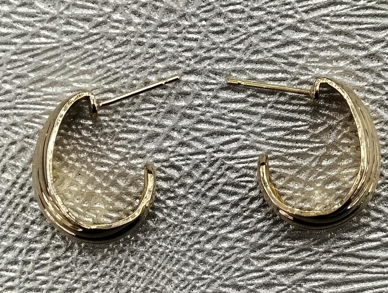 変形見受けられます。