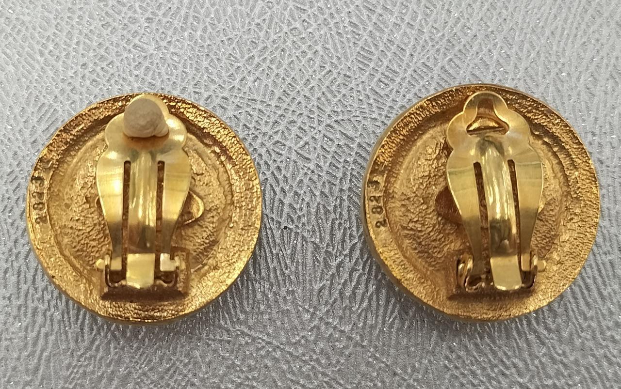 片耳シリコンパットありません。