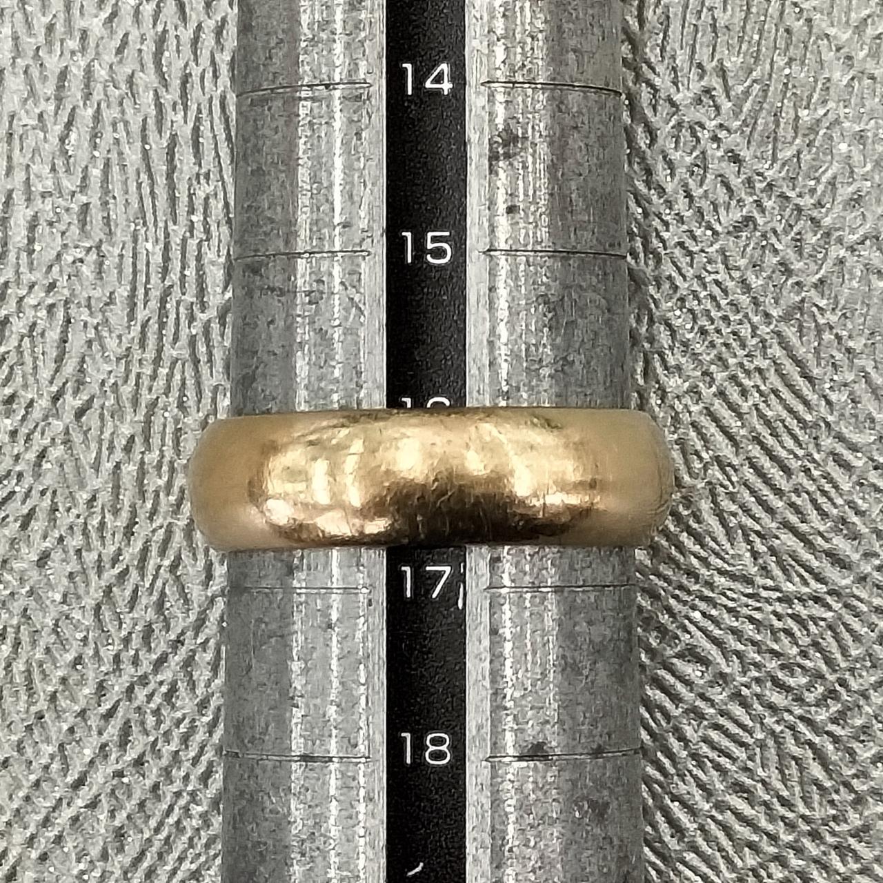 サイズは約16号。