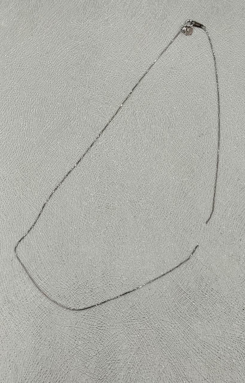 切れたネックレスの紹介です。