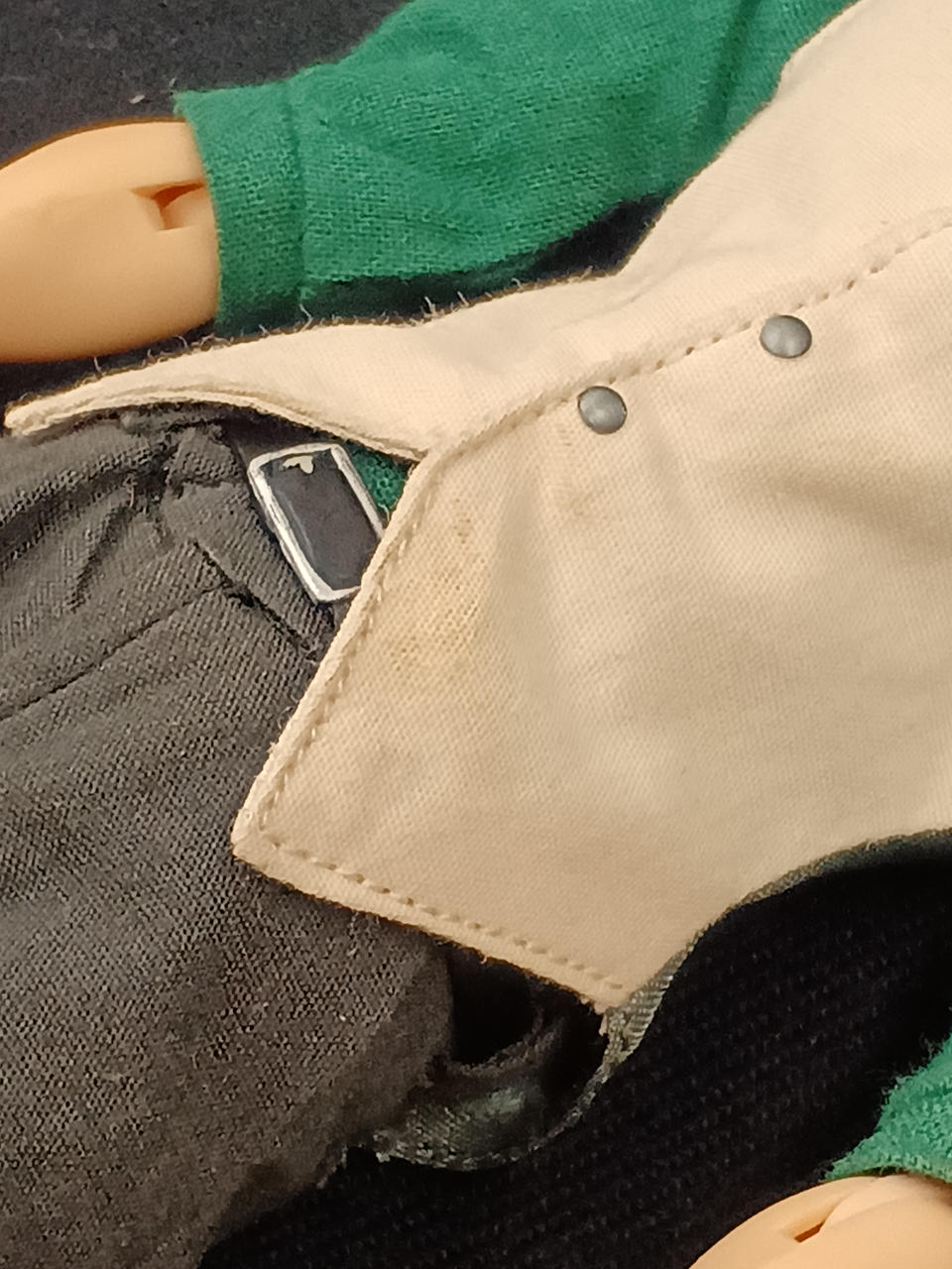 ベストの一部に汚れアリ