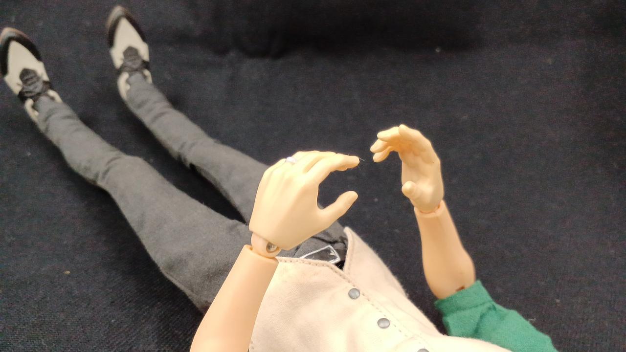 ハンドパーツにベタつきアリ