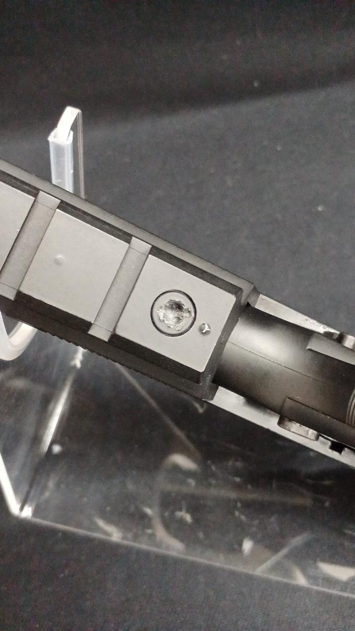 ネジ一個なめてます