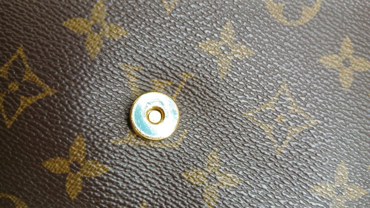 青色部分は保護テープです。