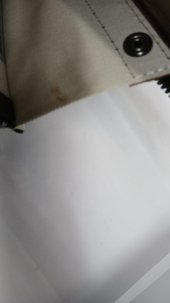 小シミあります。