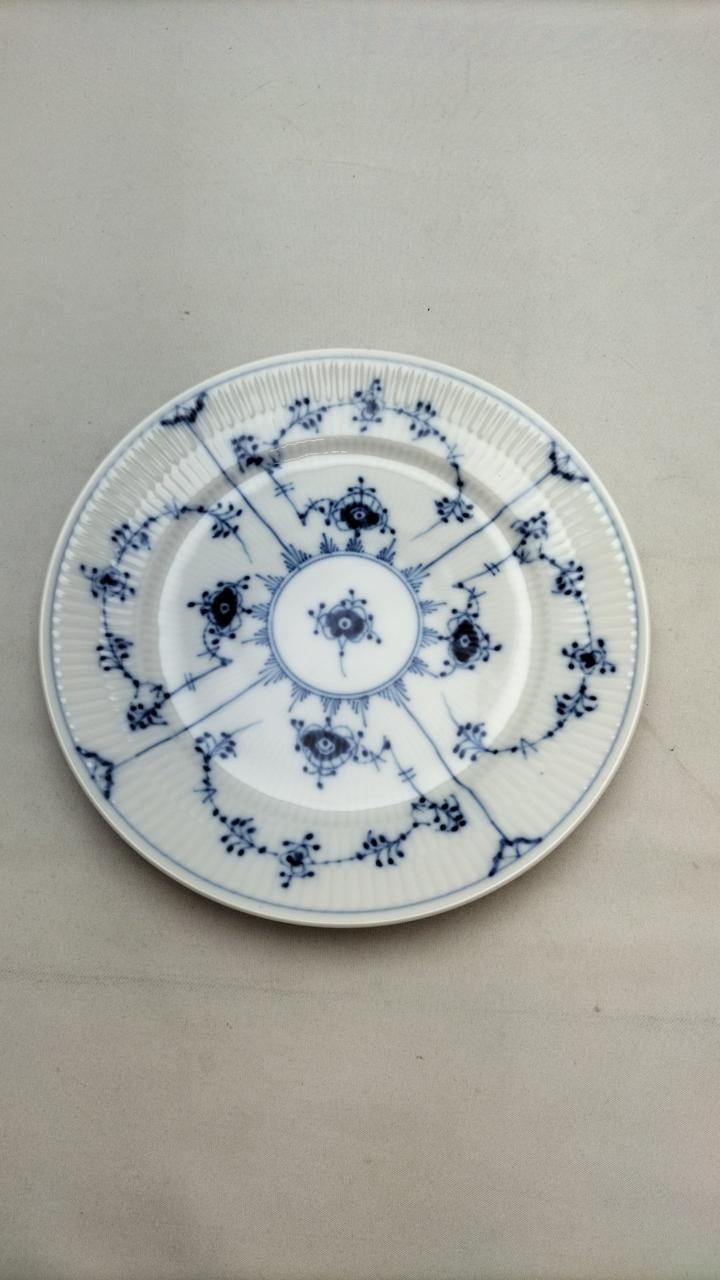 プレート直径19cm
高さ2.7cm