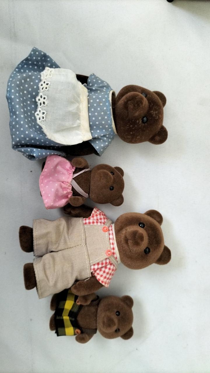 お顔に擦れ、衣類にシミあります