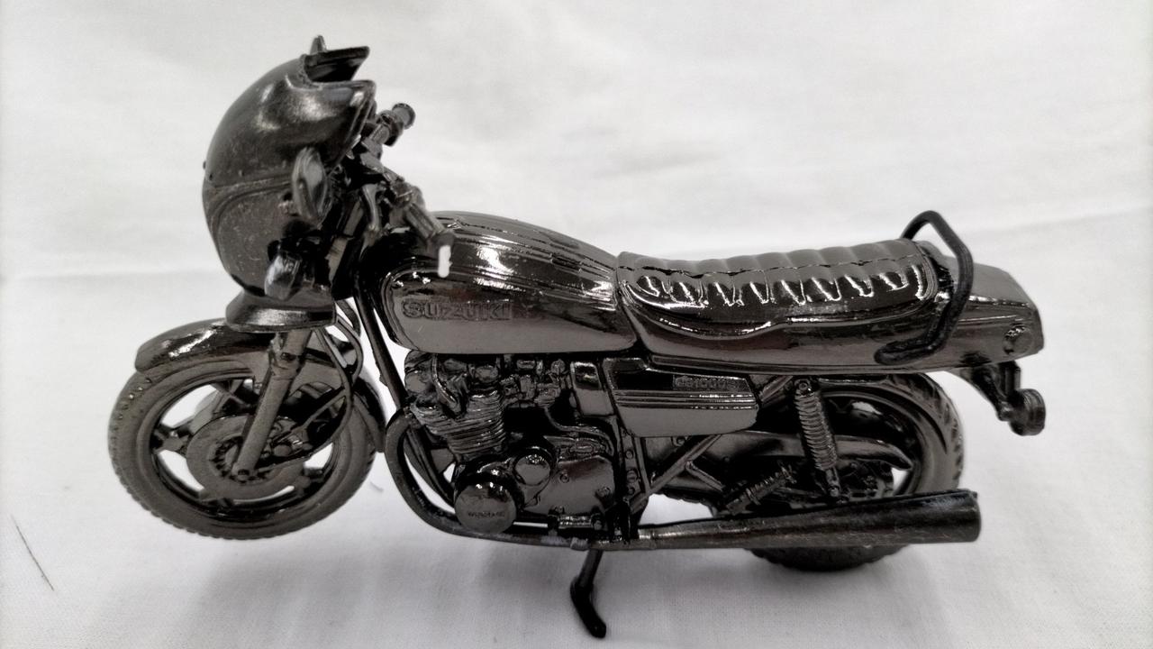 スズキGS1000S レッドバロン ミニレプリカ　非売品　入手困難 Amazon.co.jp: RED BARON レッドバロン 世界の名車シリーズ