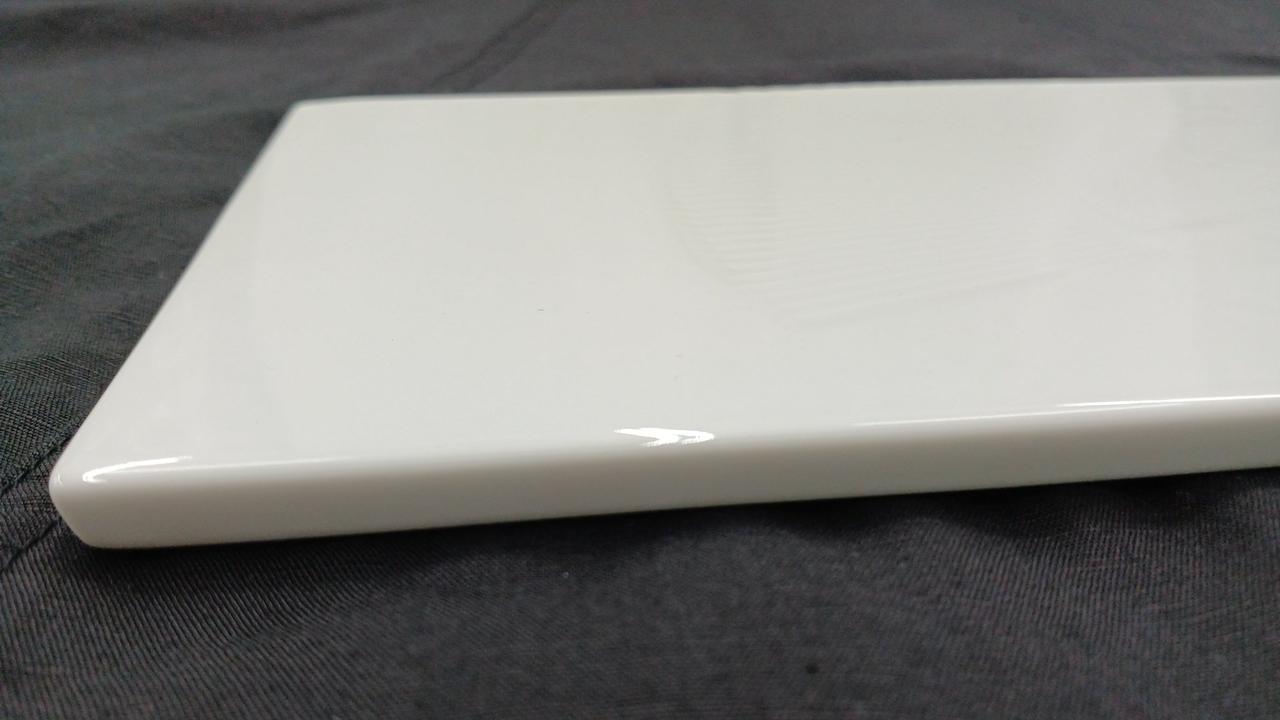 高さ約１cm
片側はストレートカット