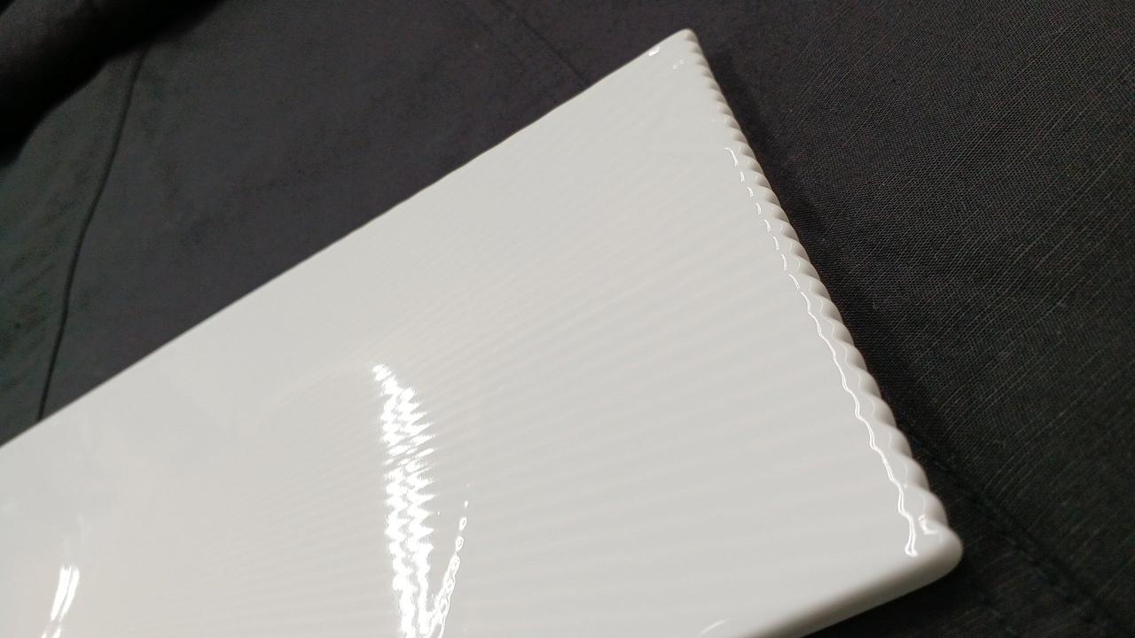 反対側は波々カット