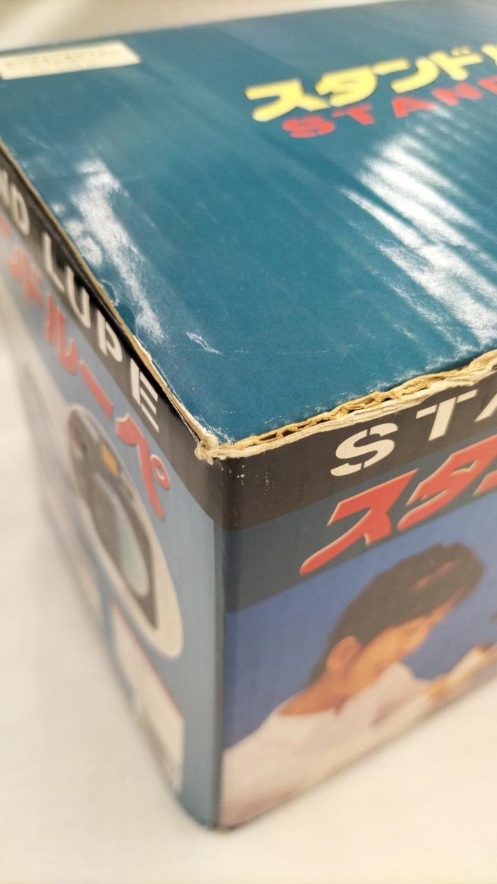 箱の角に擦れ、潰れがあります